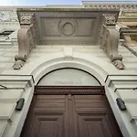 Architecture Fan's Near Opera House *