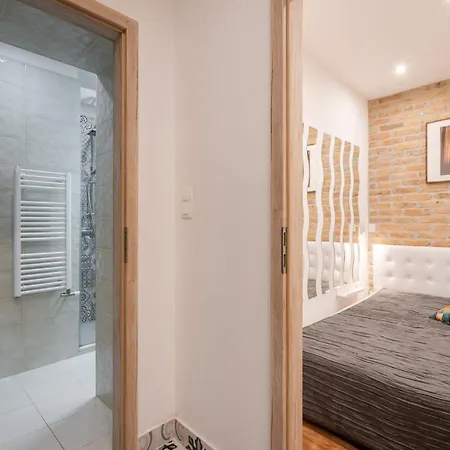 Apartman Architecture Fan's Near Opera House