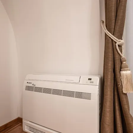 Architecture Fan's Near Opera House 부다페스트