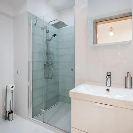 Architecture Fan's Near Opera House *