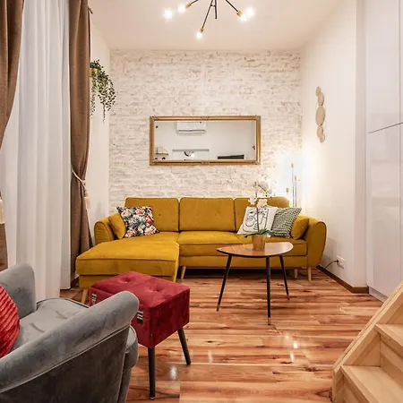 Architecture Fan's Near Opera House