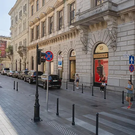 Architecture Fan's Near Opera House
