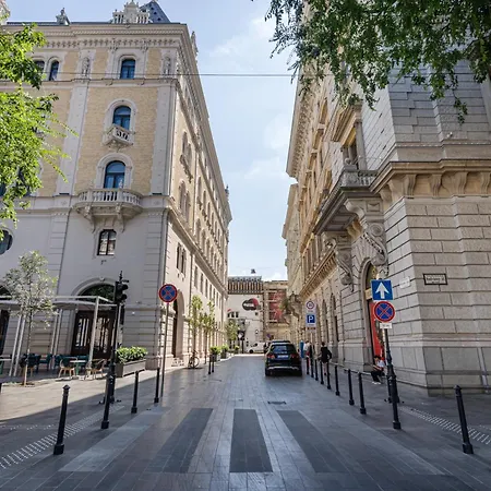 Architecture Fan's Near Opera House *