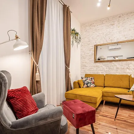 Architecture Fan's Near Opera House