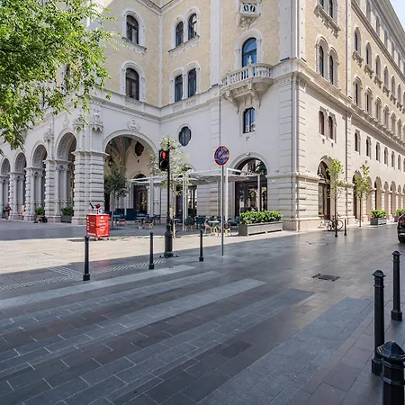Architecture Fan's Near Opera House
