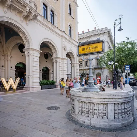 Architecture Fan's Near Opera House * Budapest