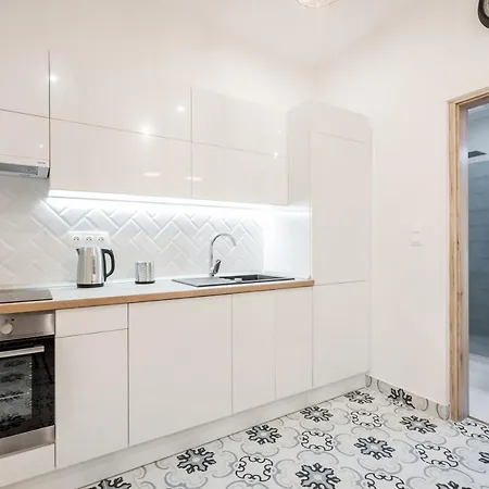 Architecture Fan's Near Opera House