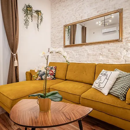 Architecture Fan's Near Opera House