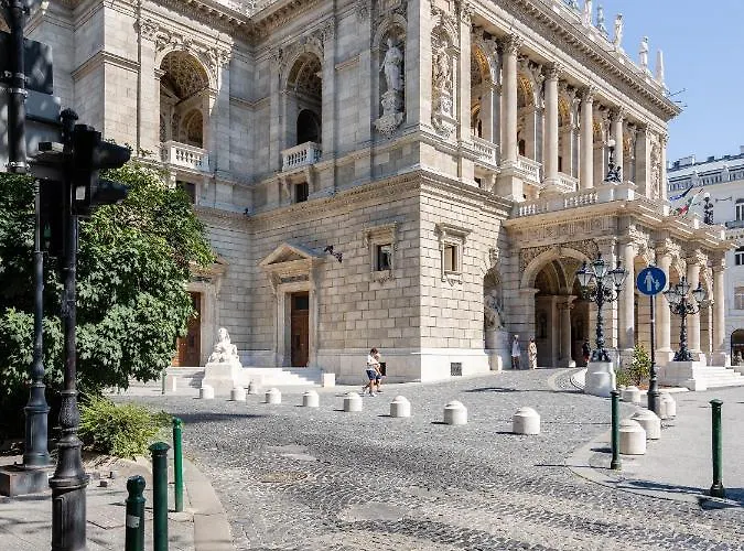 Architecture Fan's Near Opera House Appartamento